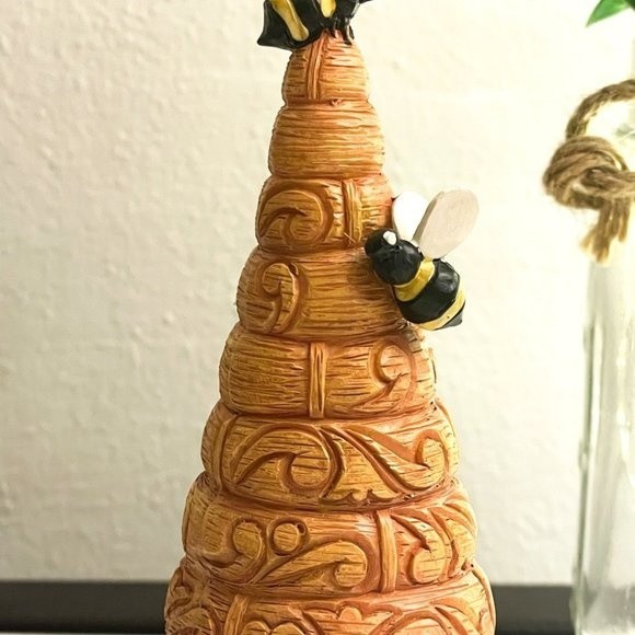 Jim Shore Bumblebee Gnome - Picture 4 of 8